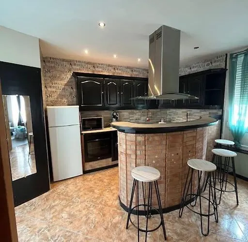 Maison Centre 3 * كاليه